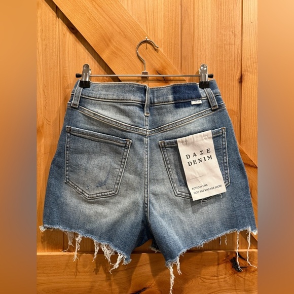 Daze Denim Women Bottom Line High Rise Vintage Short Size 26 NWT - Picture 2 of 8